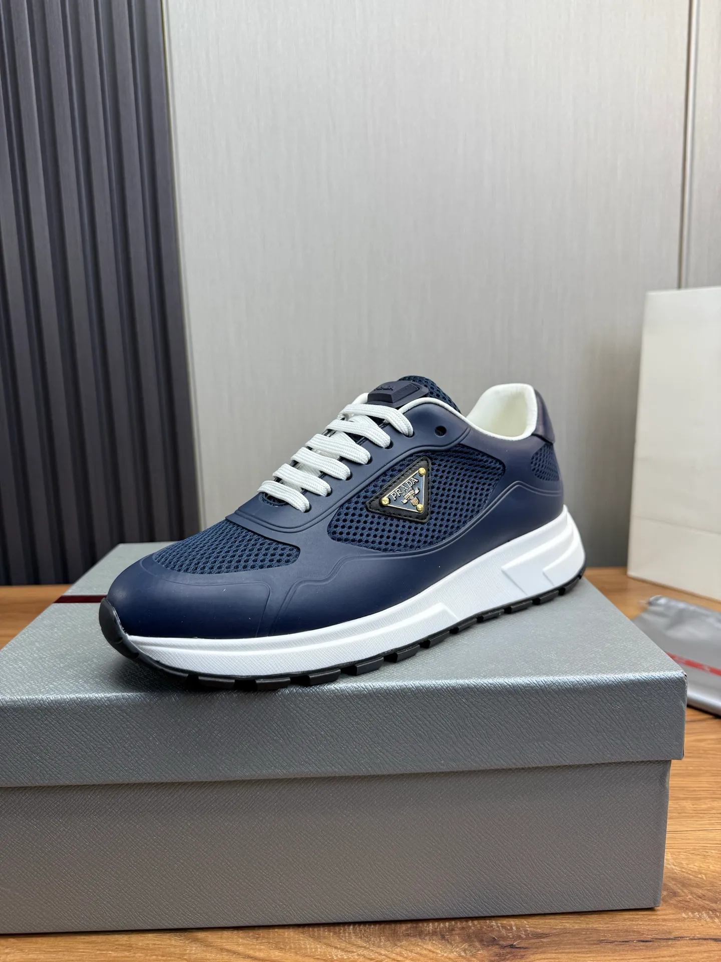 Men's shoes 💰580💰 [PRADA] Autumn and winter hot men's shoes shipped 👏Official website synchronized ⬆️Original fly-woven cowhide fabric + cowhide lining, 1⃣️:1⃣️reproduction, original sole, 38-45 (45. Customized, non-refundable)